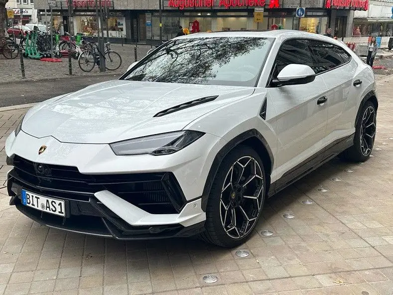 Photo 1 : Lamborghini Urus 2023 Essence