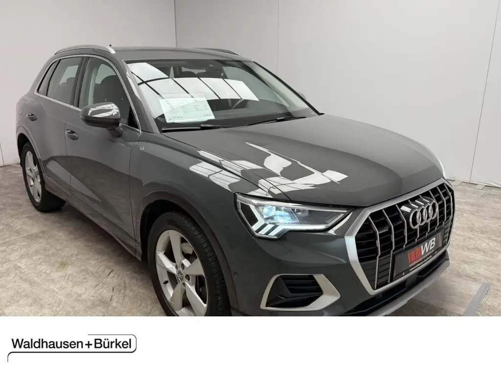 Photo 1 : Audi Q3 2019 Petrol