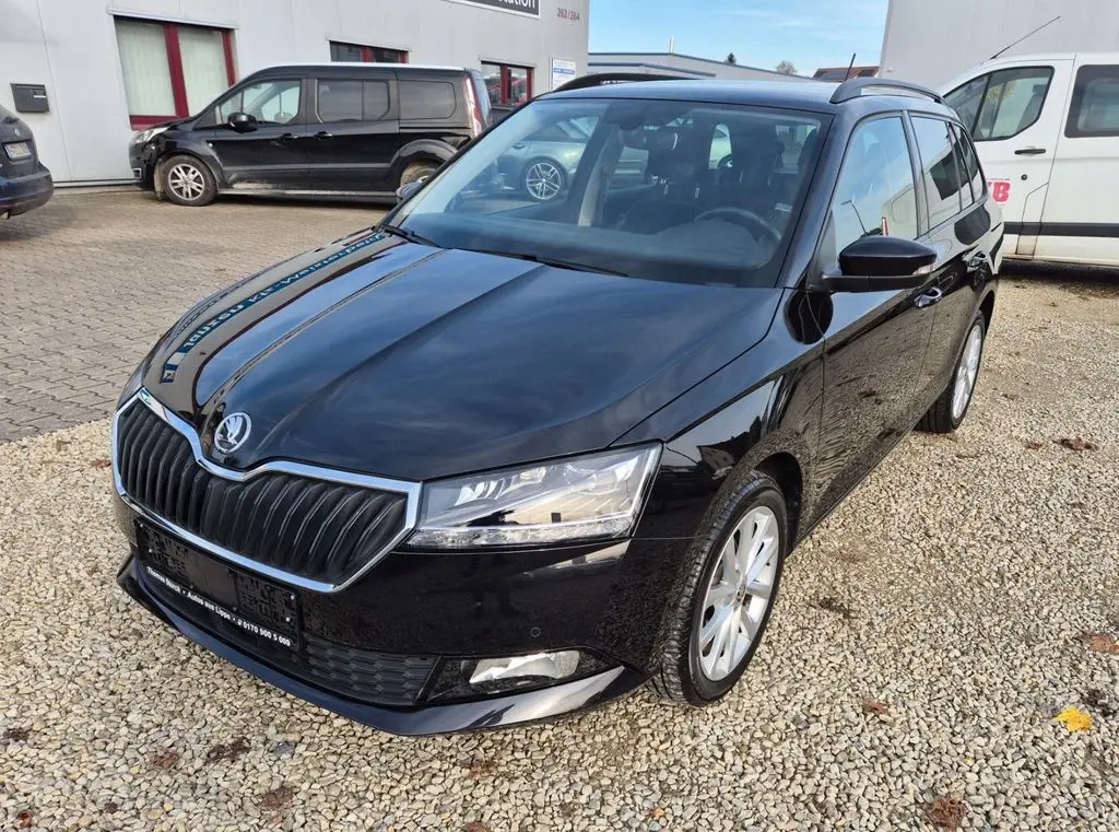 Photo 1 : Skoda Fabia 2020 Petrol