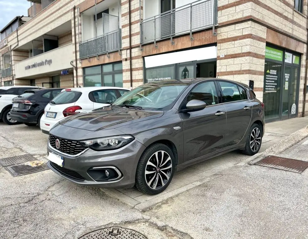 Photo 1 : Fiat Tipo 2016 Essence