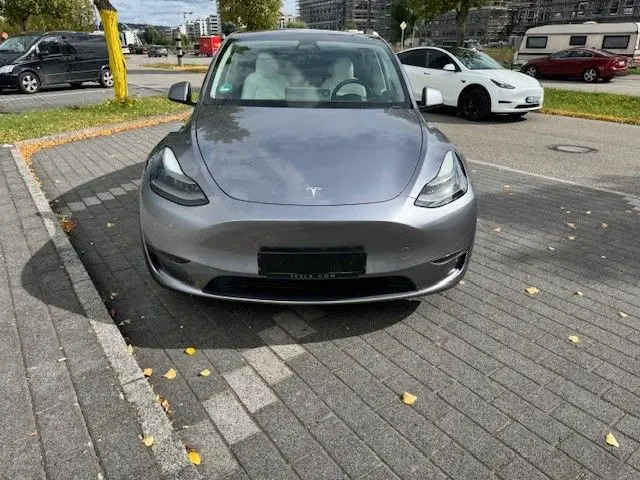 Photo 1 : Tesla Model Y 2023 Non renseigné