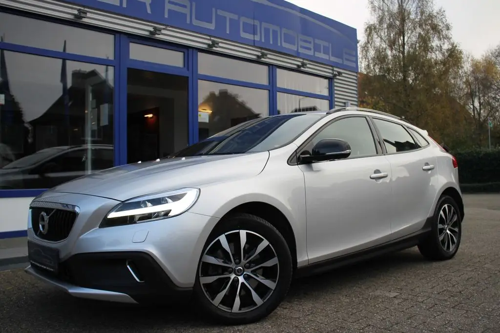 Photo 1 : Volvo V40 2019 Essence