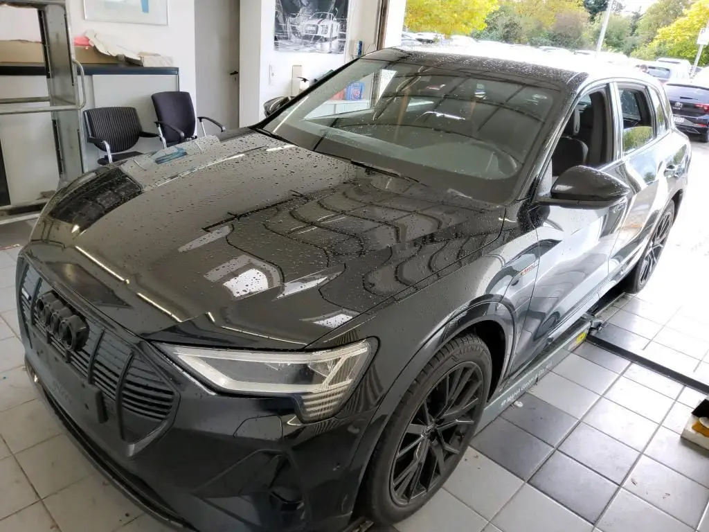 Photo 1 : Audi E-tron 2022 Non renseigné