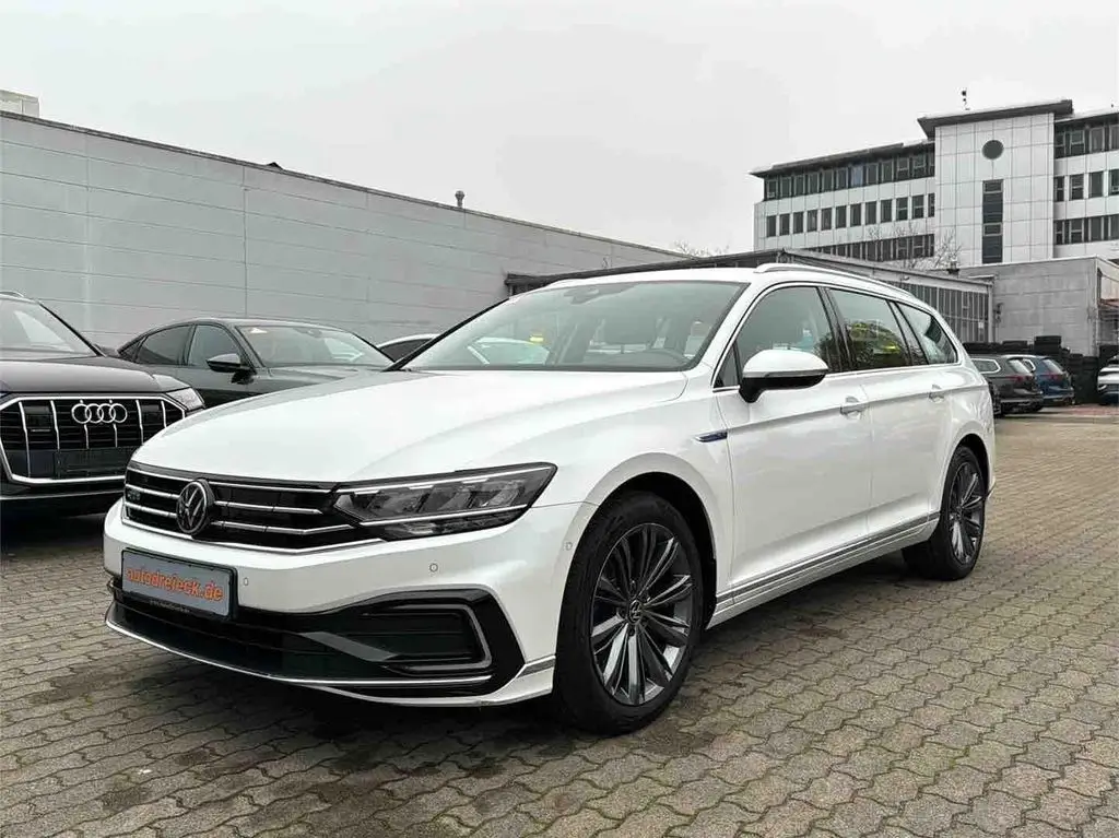 Photo 1 : Volkswagen Passat 2021 Hybrid