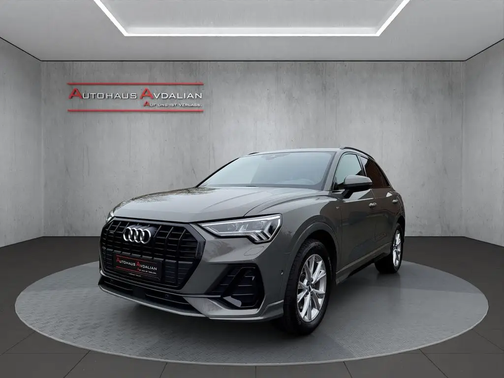 Photo 1 : Audi Q3 2019 Petrol