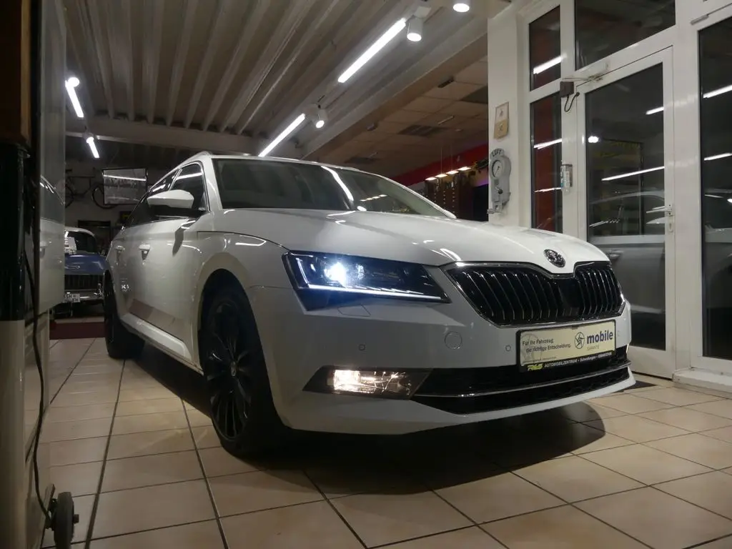 Photo 1 : Skoda Superb 2018 Essence