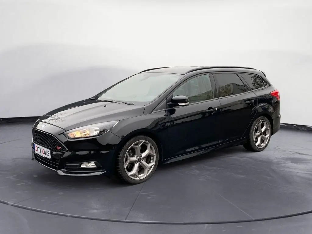 Photo 1 : Ford Focus 2017 Petrol