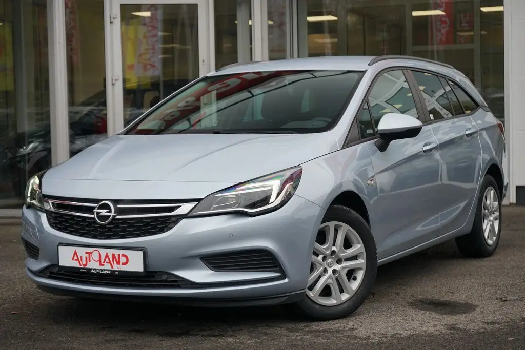 Photo 1 : Opel Astra 2018 Essence