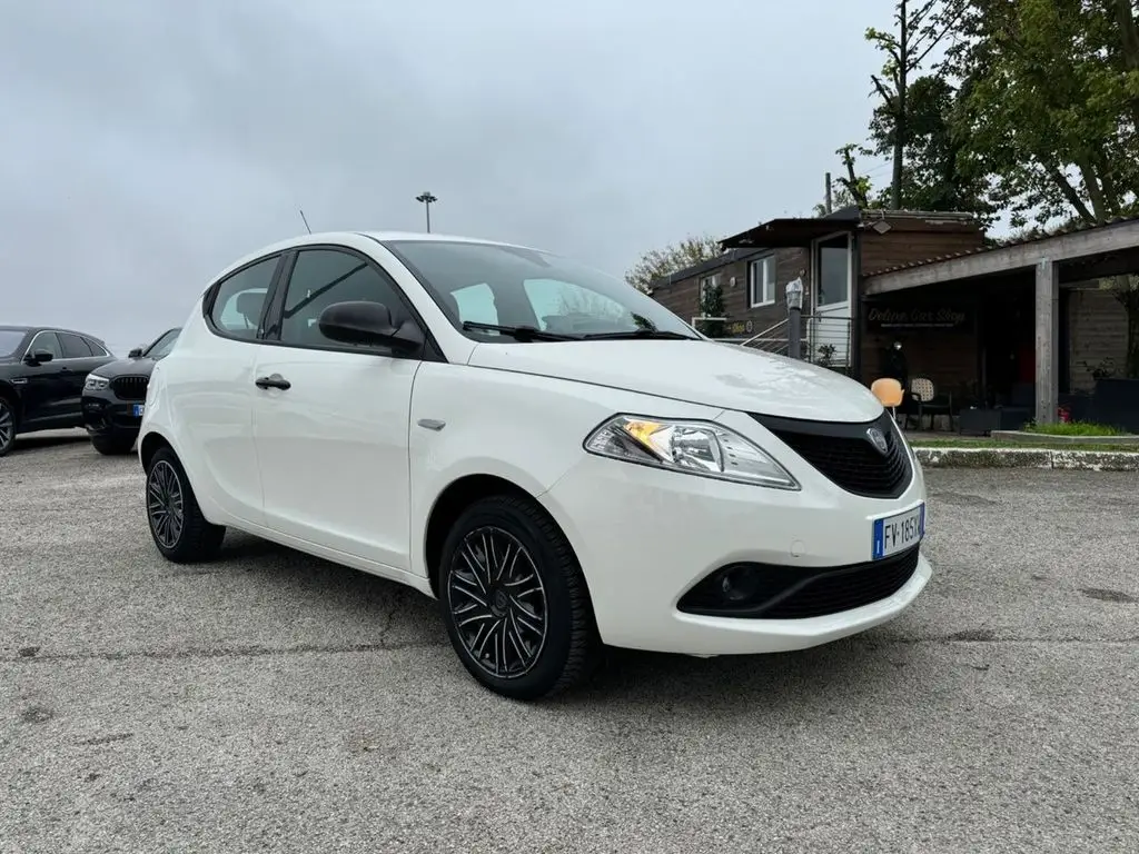 Photo 1 : Lancia Ypsilon 2019 Essence