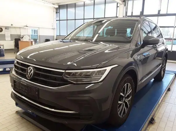 Photo 1 : Volkswagen Tiguan 2024 Essence