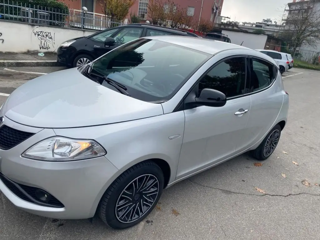 Photo 1 : Lancia Ypsilon 2018 Essence