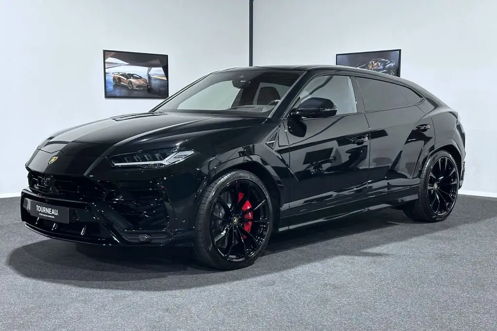 Photo 1 : Lamborghini Urus 2022 Essence