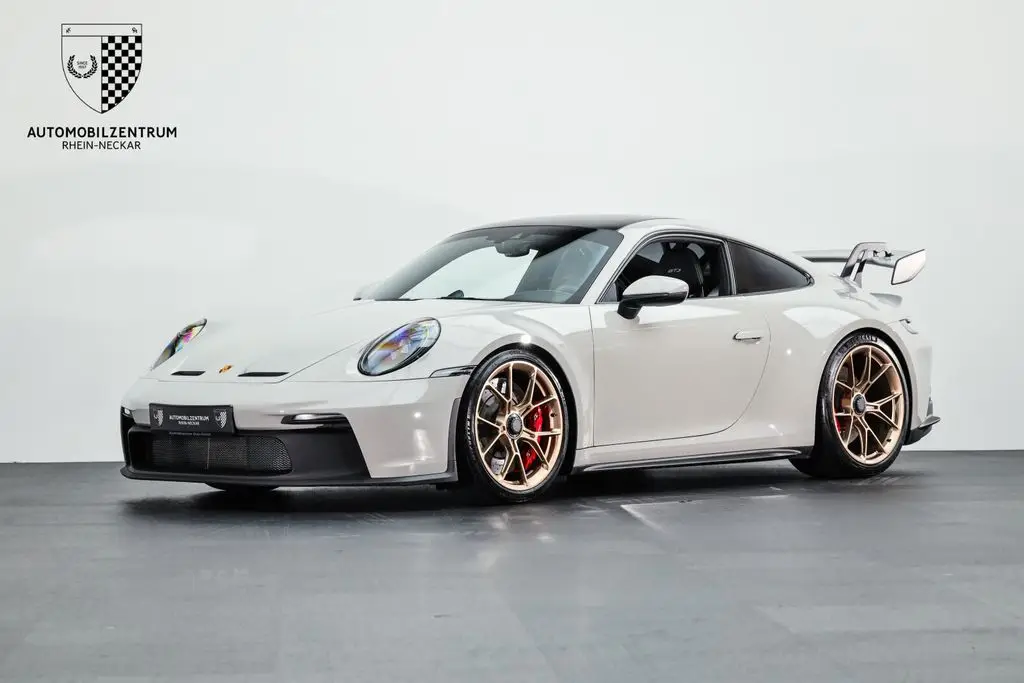 Photo 1 : Porsche 992 2022 Essence