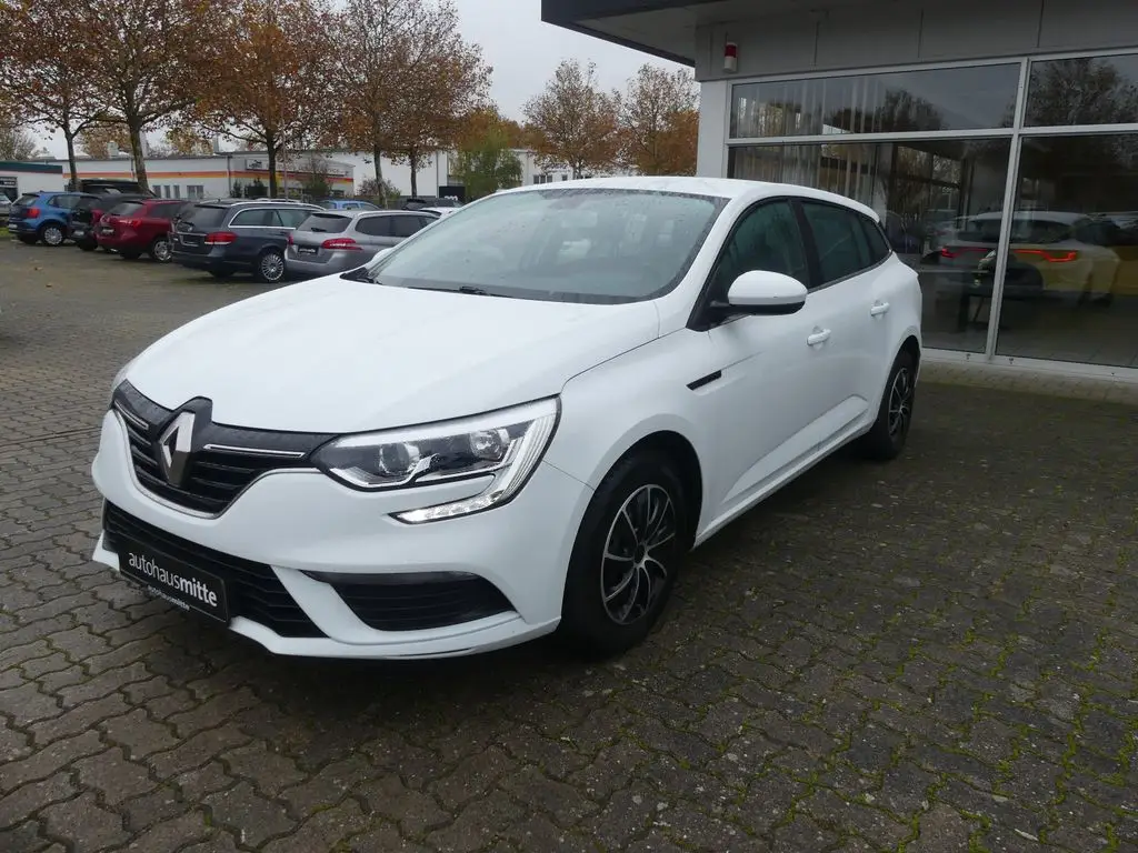 Photo 1 : Renault Megane 2017 Essence