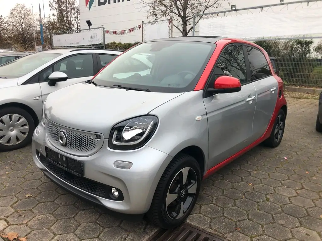 Photo 1 : Smart Forfour 2019 Petrol