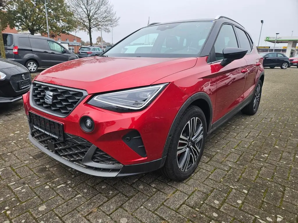 Photo 1 : Seat Arona 2024 Petrol