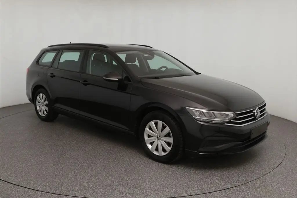 Photo 1 : Volkswagen Passat 2022 Petrol