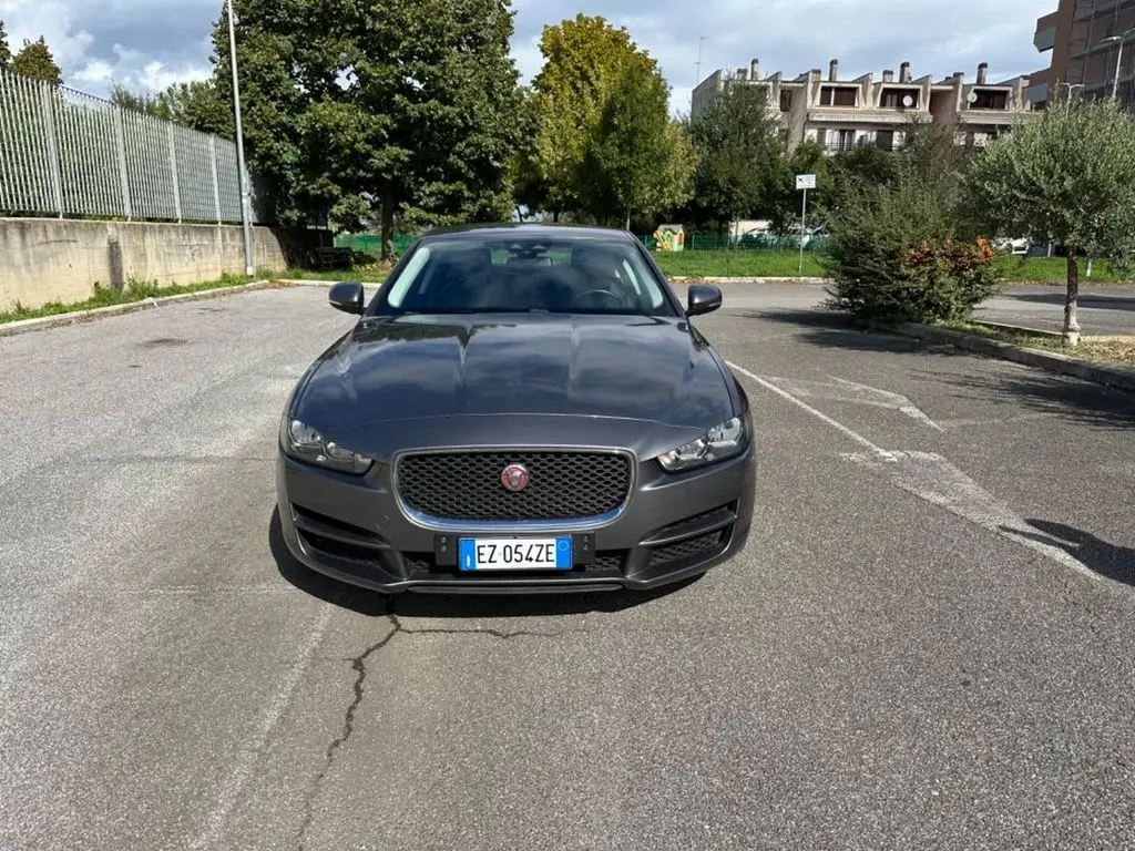 Photo 1 : Jaguar Xe 2015 Diesel