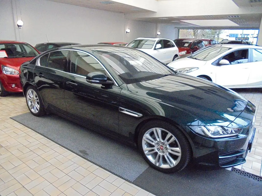 Photo 1 : Jaguar Xe 2015 Diesel