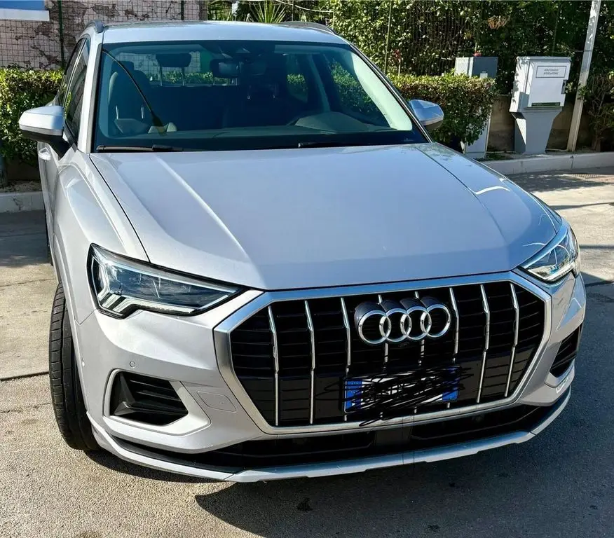 Photo 1 : Audi Q3 2021 Essence