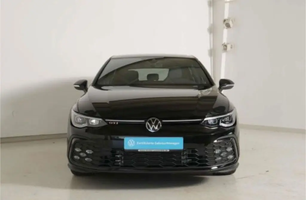 Photo 1 : Volkswagen Golf 2024 Petrol