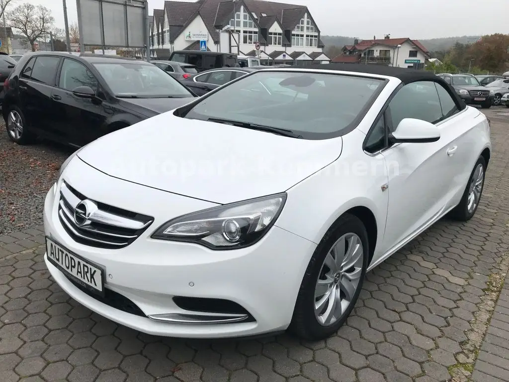 Photo 1 : Opel Cascada 2017 Essence