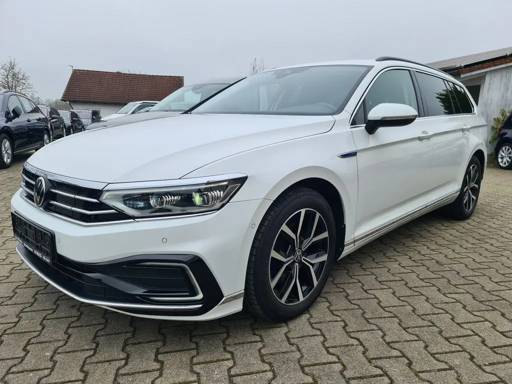 Photo 1 : Volkswagen Passat 2021 Hybride