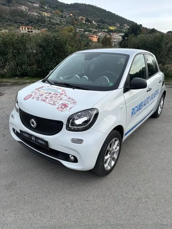 Photo 1 : Smart Forfour 2017 Essence