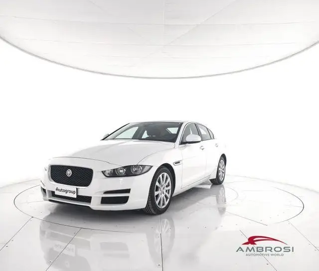 Photo 1 : Jaguar Xe 2016 Diesel