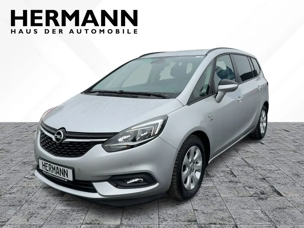 Photo 1 : Opel Zafira 2017 Petrol