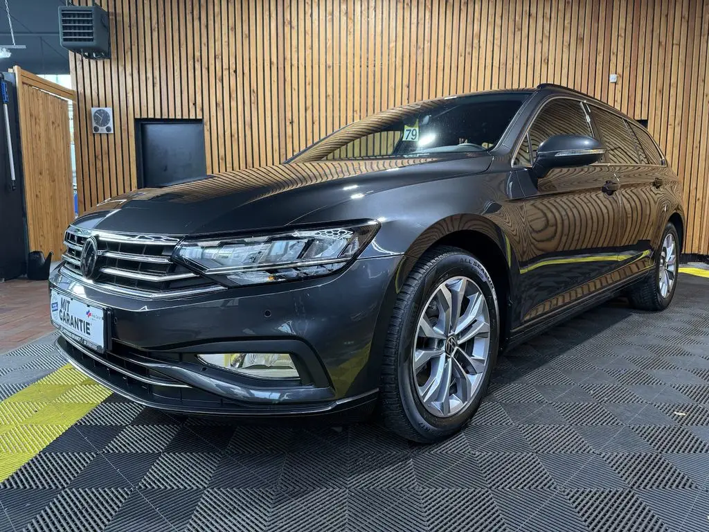 Photo 1 : Volkswagen Passat 2022 Petrol