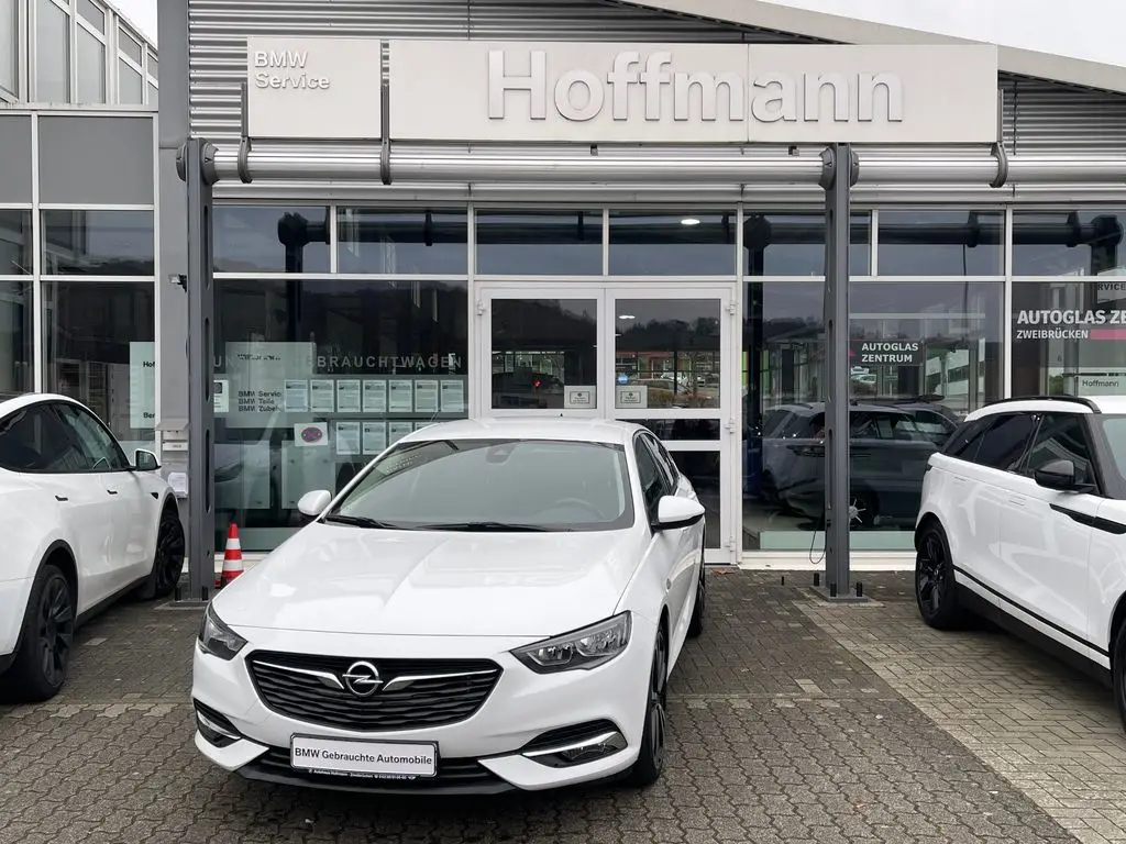 Photo 1 : Opel Insignia 2019 Essence