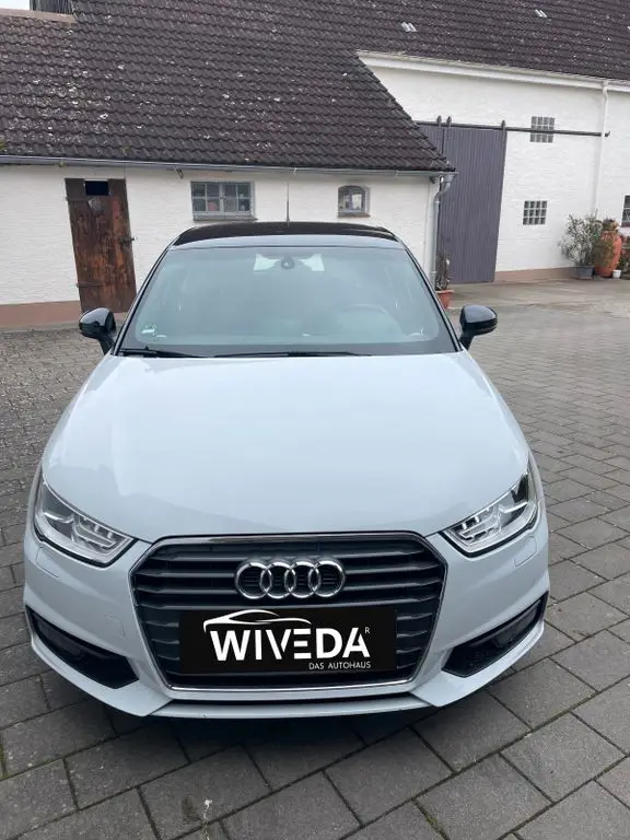 Photo 1 : Audi A1 2017 Petrol