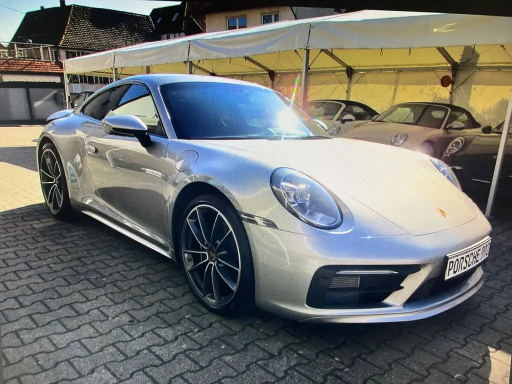 Photo 1 : Porsche 992 2020 Petrol