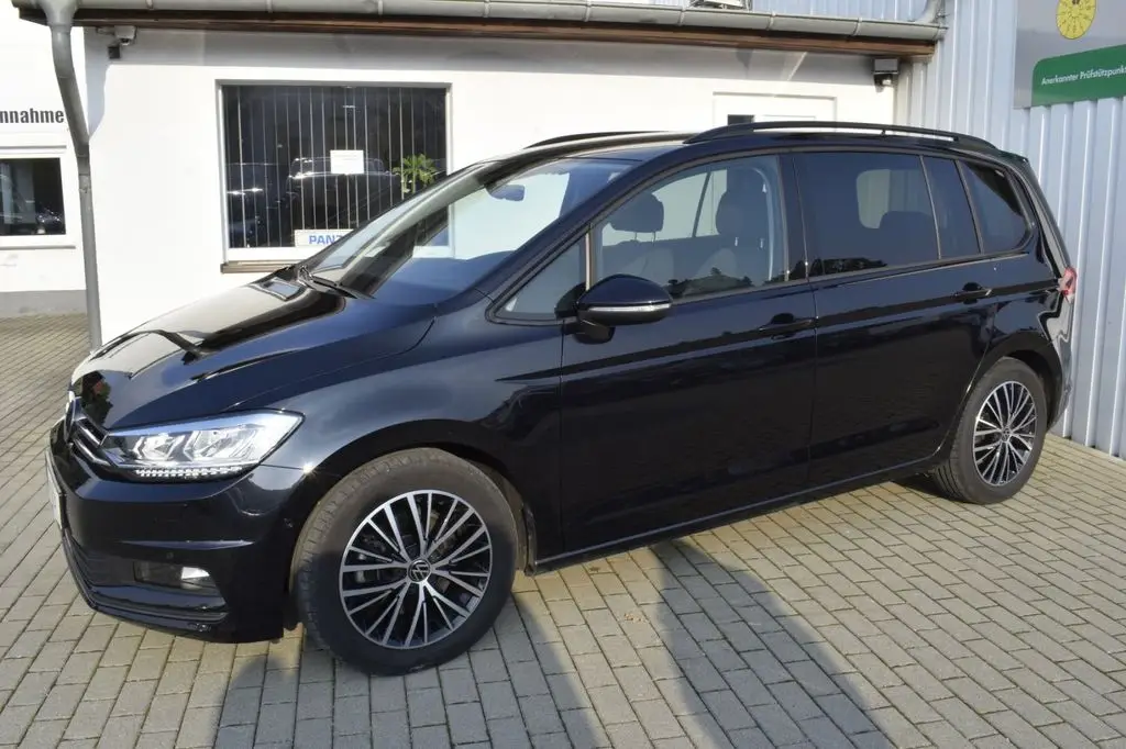 Photo 1 : Volkswagen Touran 2024 Petrol