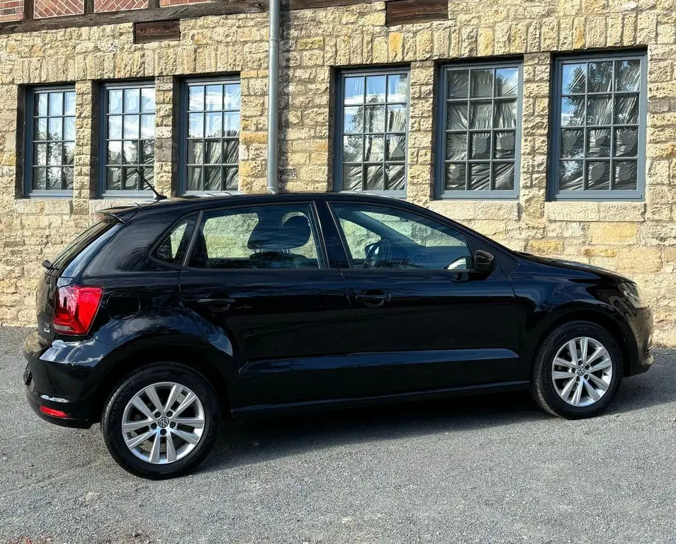 Photo 1 : Volkswagen Polo 2016 Petrol