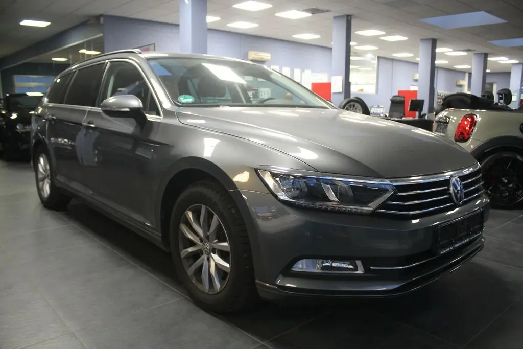 Photo 1 : Volkswagen Passat 2017 Petrol