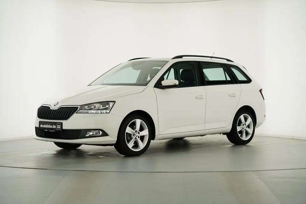 Photo 1 : Skoda Fabia 2023 Petrol