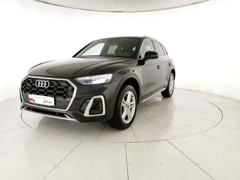 Photo 1 : Audi Q5 2023 Hybrid