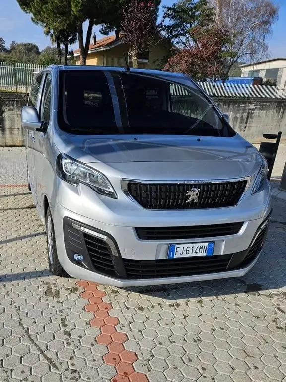 Photo 1 : Peugeot Traveller 2017 Diesel