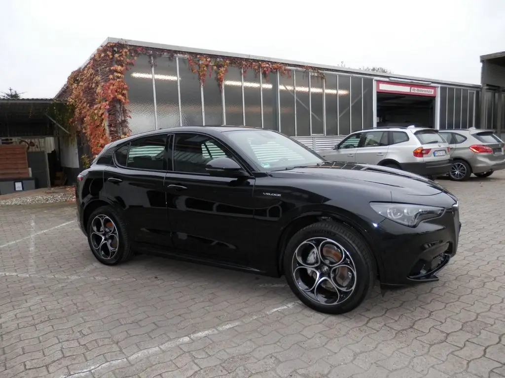 Photo 1 : Alfa Romeo Stelvio 2023 Essence