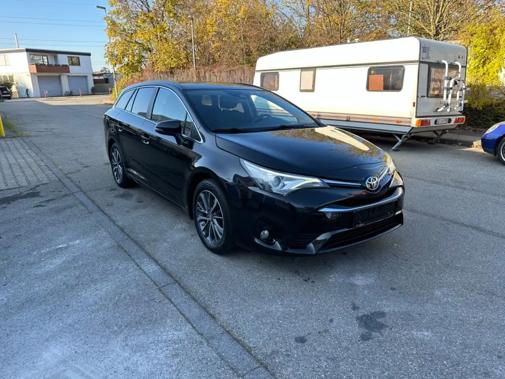 Photo 1 : Toyota Avensis 2017 Petrol