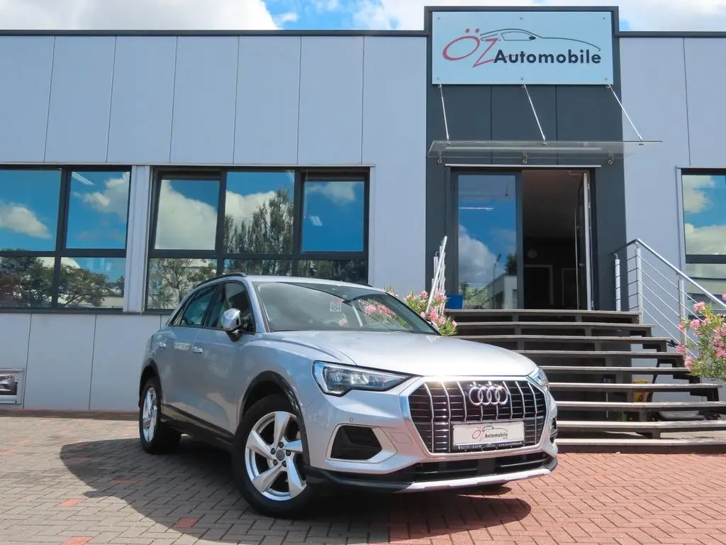 Photo 1 : Audi Q3 2019 Petrol