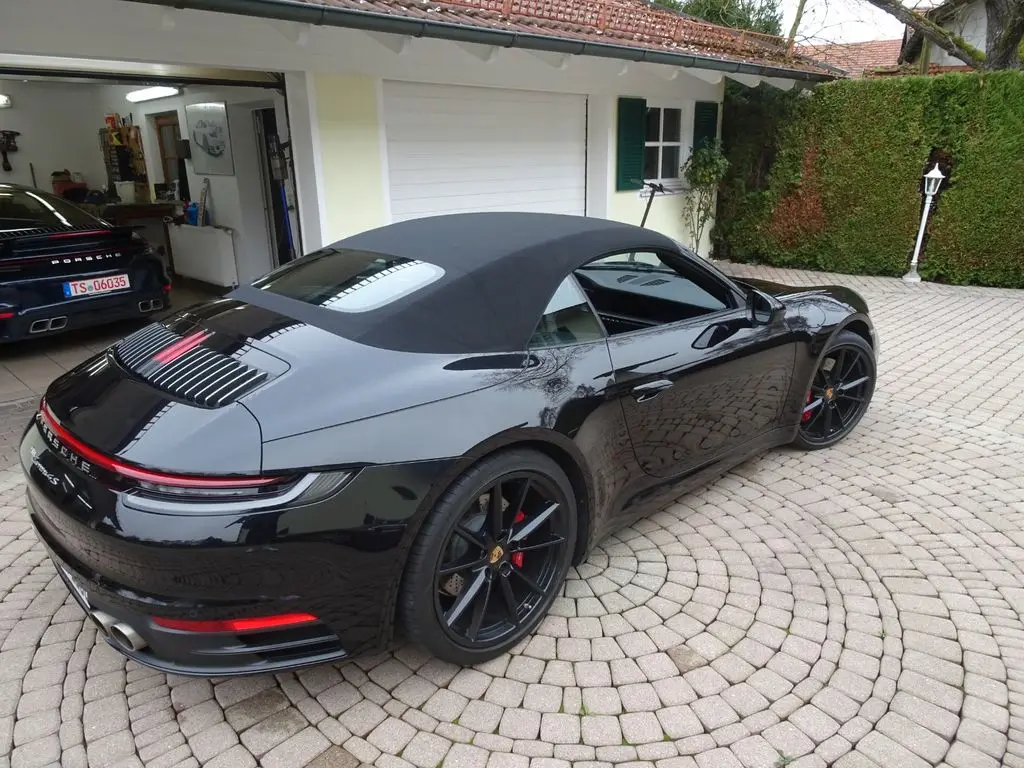 Photo 1 : Porsche 992 2019 Petrol