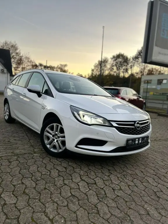 Photo 1 : Opel Astra 2018 Petrol