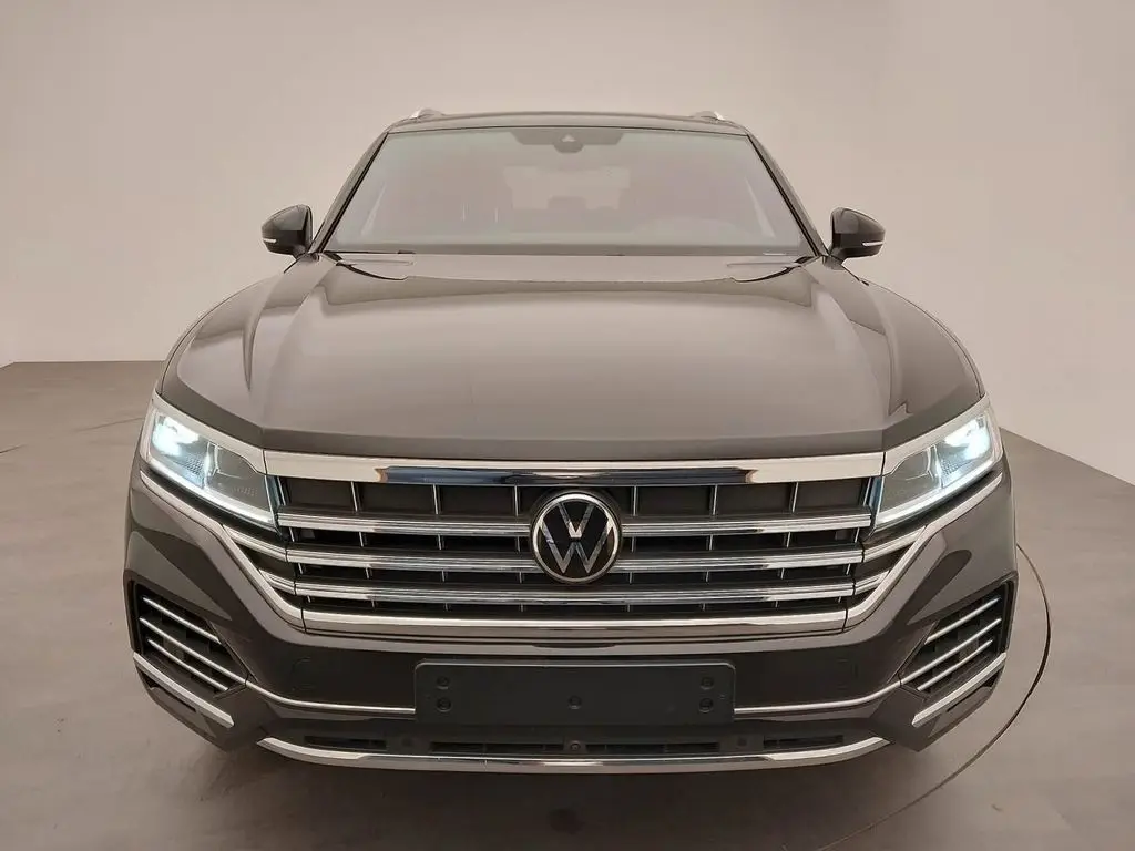 Photo 1 : Volkswagen Touareg 2022 Essence