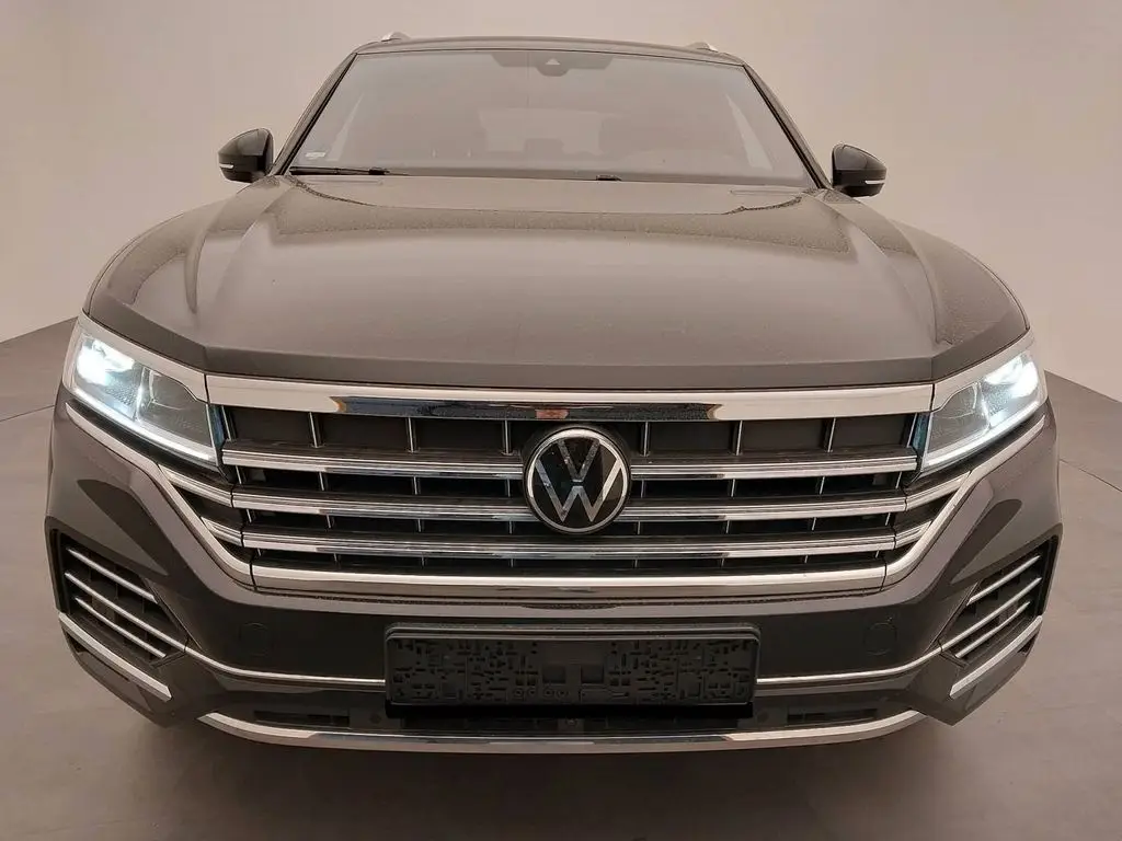 Photo 1 : Volkswagen Touareg 2022 Essence