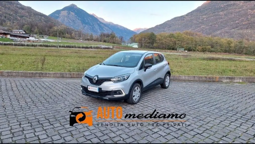 Photo 1 : Renault Captur 2018 Petrol