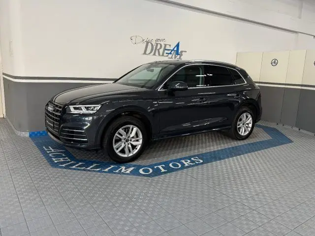 Photo 1 : Audi Q5 2020 Hybride