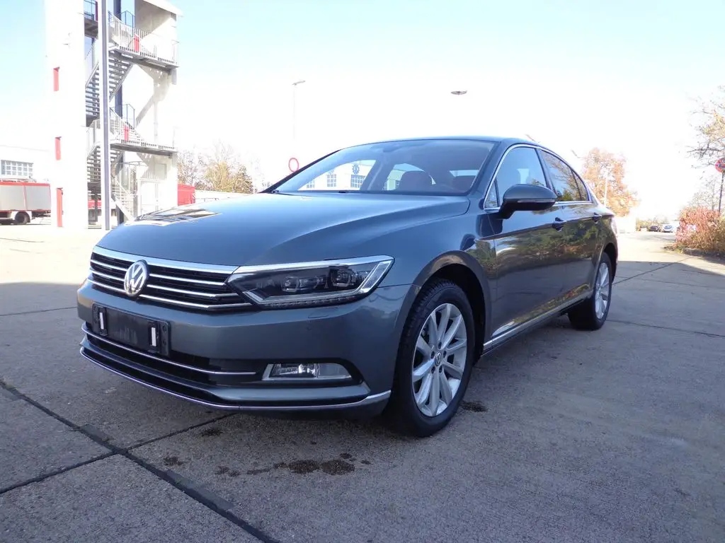 Photo 1 : Volkswagen Passat 2015 Petrol